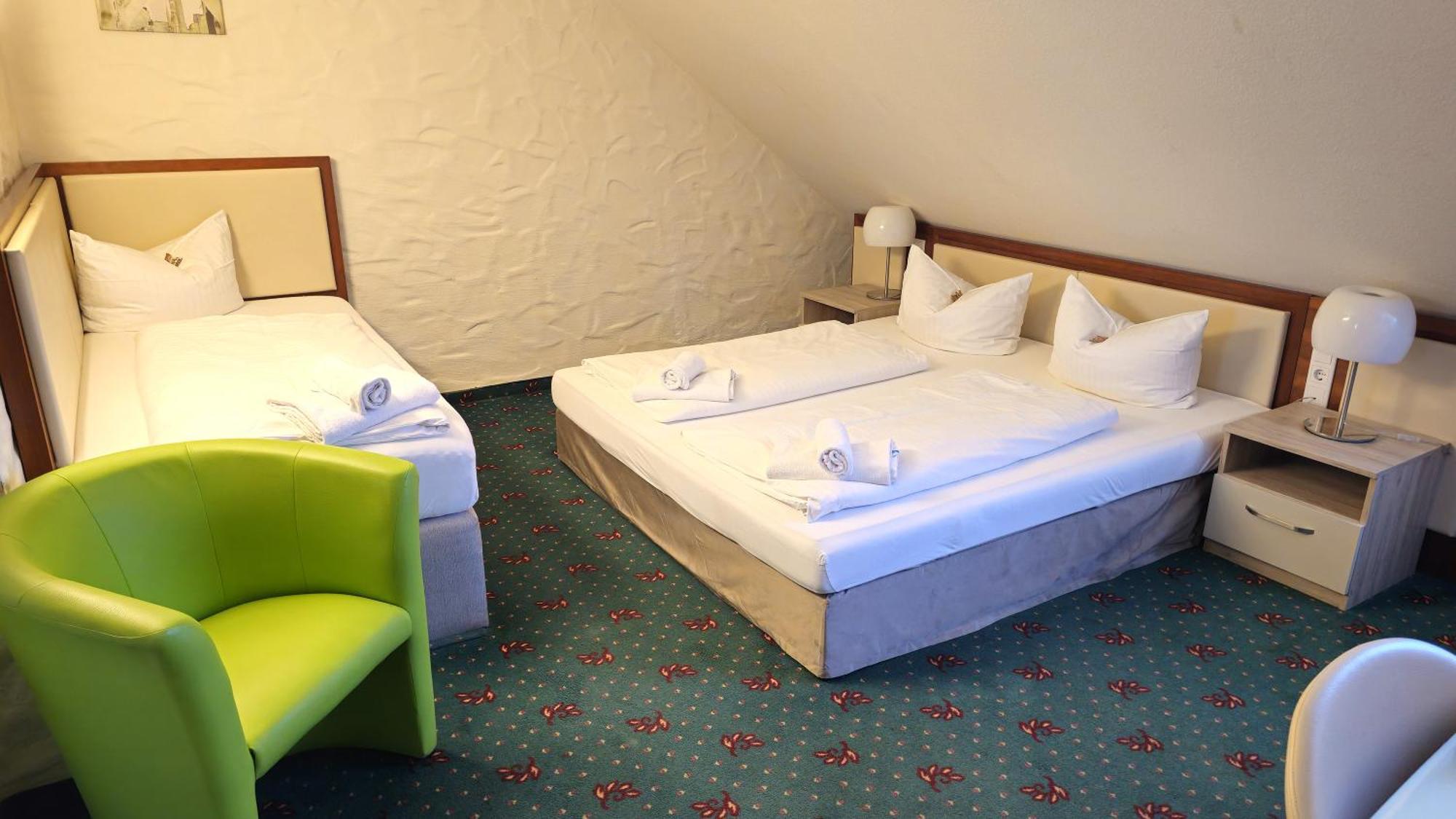 Hotel Avenue Altenfurt Nuremberga Exterior foto